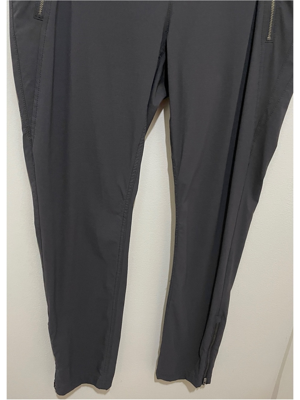 Akira Sleek Charcoal Zip Pocket Active Pants, Size 14 - Picture 3 of 12